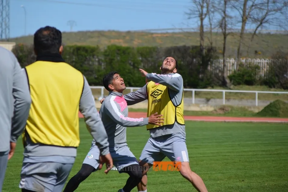 Foto 5 - Suave sesi&oacute;n de recuperaci&oacute;n del Salamanca UDS con un partidillo entre los suplentes
