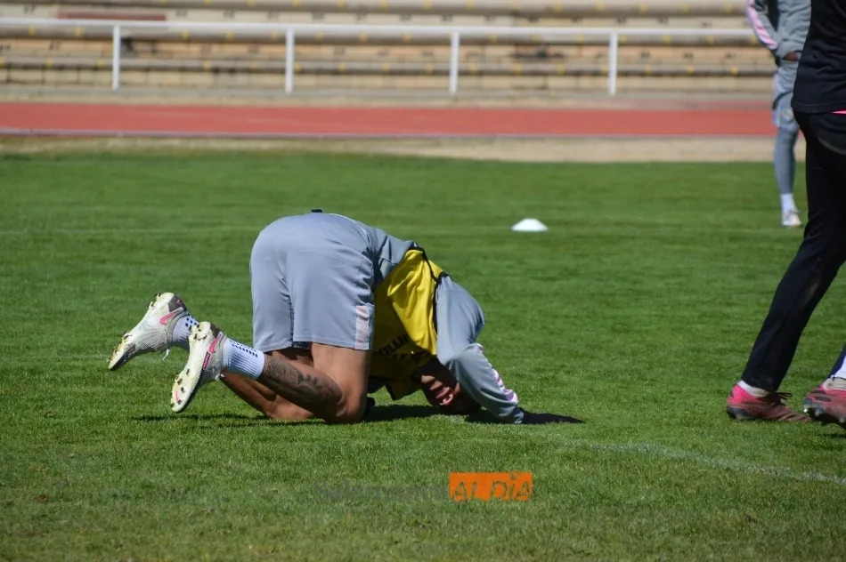 Foto 2 - Suave sesi&oacute;n de recuperaci&oacute;n del Salamanca UDS con un partidillo entre los suplentes