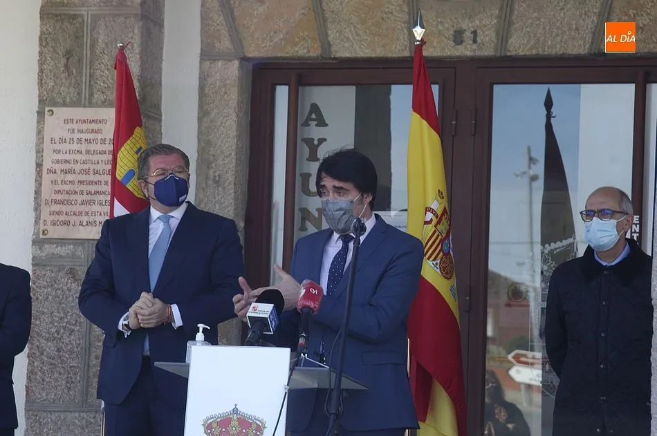 Foto 11 - La Zona de Fuentes de O&ntilde;oro acoge el estreno regional del Bono Rural de Transporte gratuito  