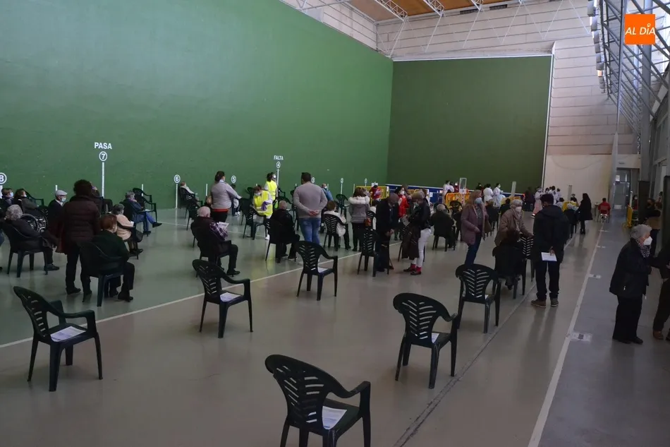 Foto 9 - Puesta la 1&ordf; dosis a 300 mayores de 80 a&ntilde;os antes de la gran jornada de vacunaci&oacute;n de este...