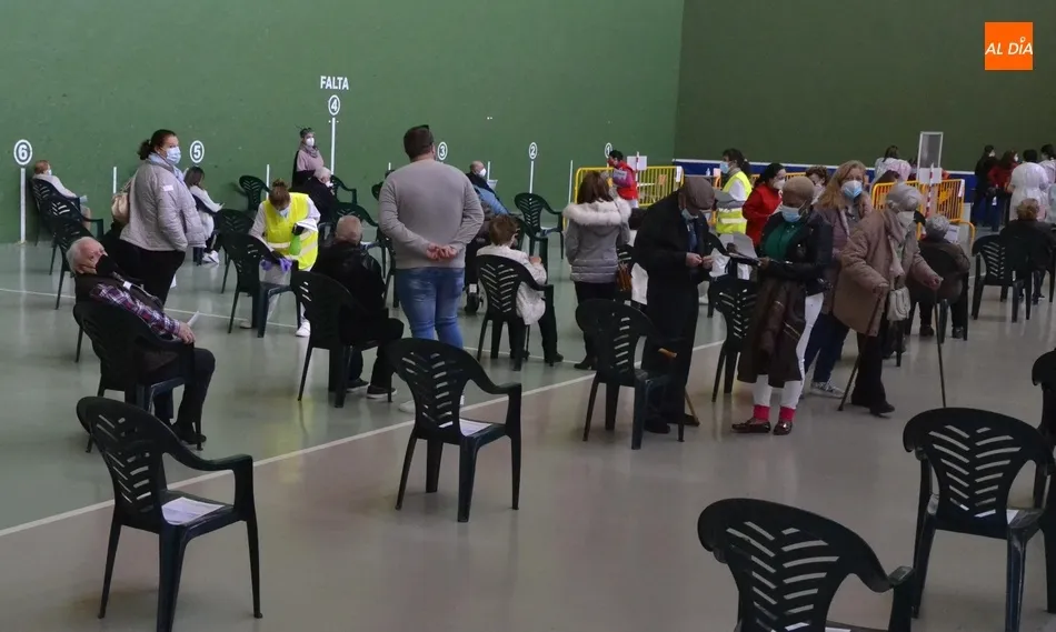 Foto 10 - Puesta la 1&ordf; dosis a 300 mayores de 80 a&ntilde;os antes de la gran jornada de vacunaci&oacute;n de este...