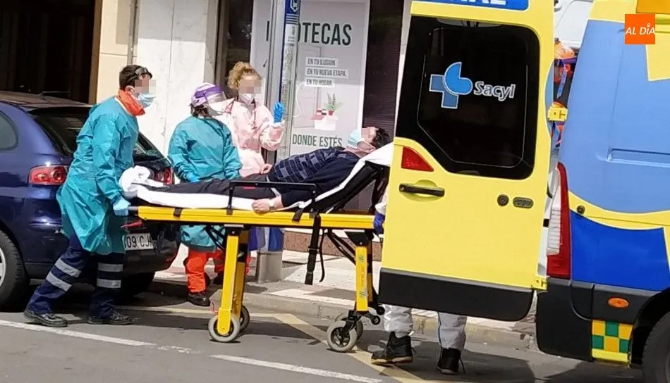 Foto 2 - Evacuado al Complejo Asistencial un viandante indispuesto en la carretera de Ledesma