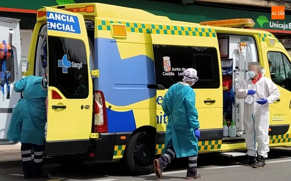 Foto 4 - Evacuado al Complejo Asistencial un viandante indispuesto en la carretera de Ledesma