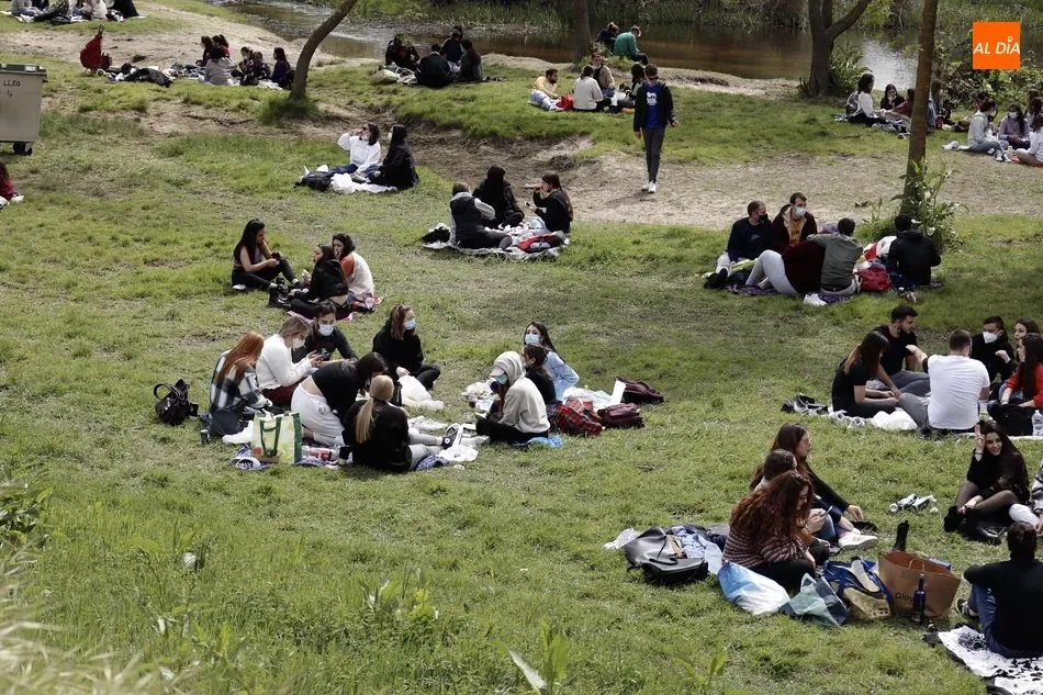 Foto 5 - El buen tiempo anima a disfrutar el segundo Lunes de Aguas de la pandemia&nbsp;en los espacios verdes...