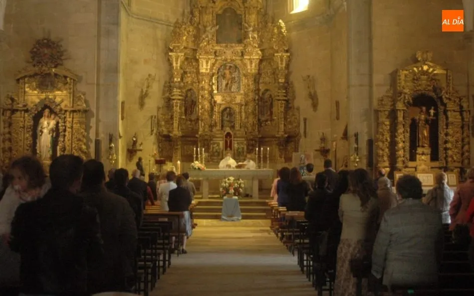 Foto 7 - Los vecinos de Yecla de Yeltes honran a la Virgen del Castillo con una misa como &uacute;nico acto de sus ...