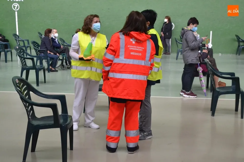 Foto 6 - Nuevo d&iacute;a grande de vacunaci&oacute;n en el Pabell&oacute;n Eladio Jim&eacute;nez con unas 1.000 personas convocadas ...