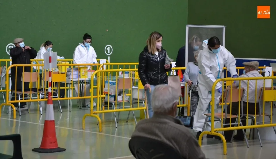 Foto 4 - Nuevo d&iacute;a grande de vacunaci&oacute;n en el Pabell&oacute;n Eladio Jim&eacute;nez con unas 1.000 personas convocadas ...