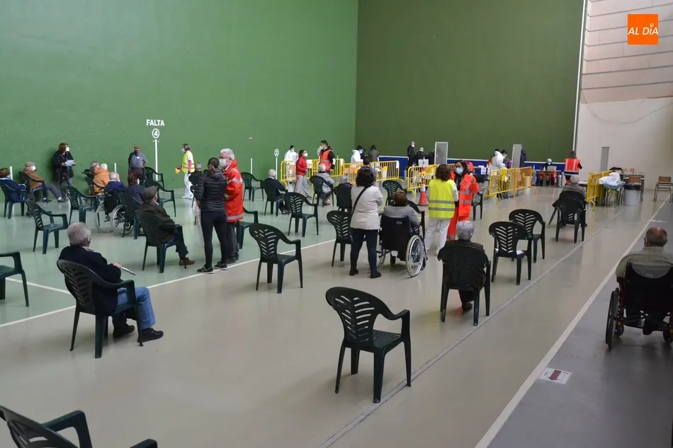 Foto 3 - Nuevo d&iacute;a grande de vacunaci&oacute;n en el Pabell&oacute;n Eladio Jim&eacute;nez con unas 1.000 personas convocadas ...