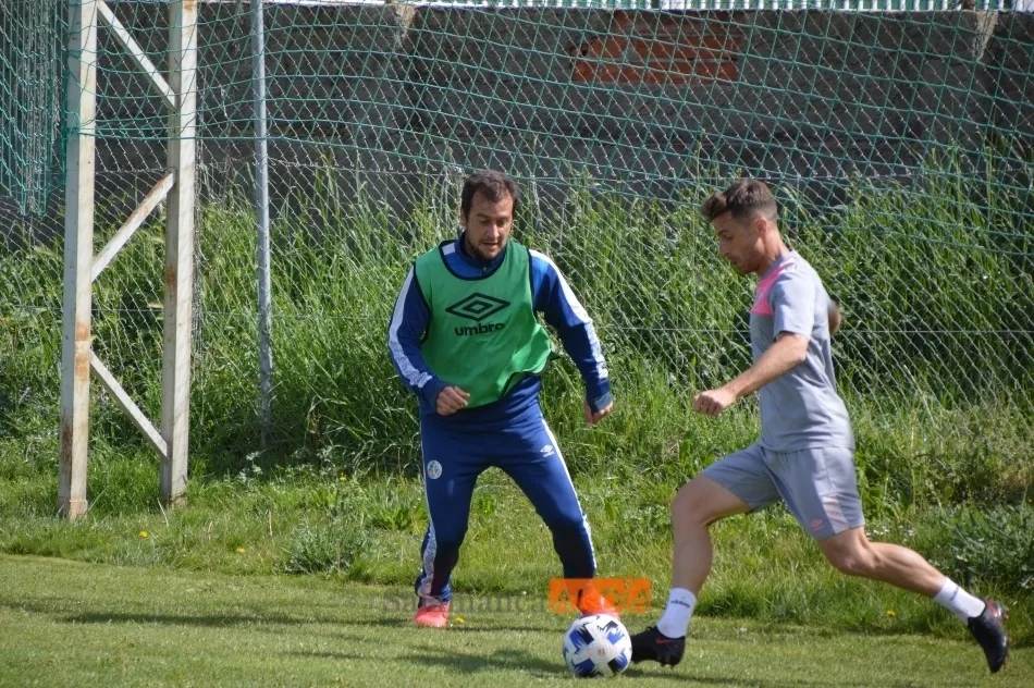 Foto 10 - La sonrisa vuelve al Salamanca UDS: Ux&iacute;o da Pena pasa el coronavirus y ya entrena en busca de la...