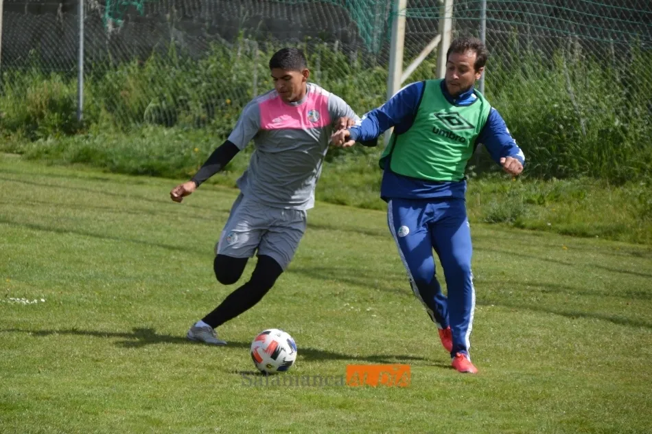 Foto 9 - La sonrisa vuelve al Salamanca UDS: Ux&iacute;o da Pena pasa el coronavirus y ya entrena en busca de la...