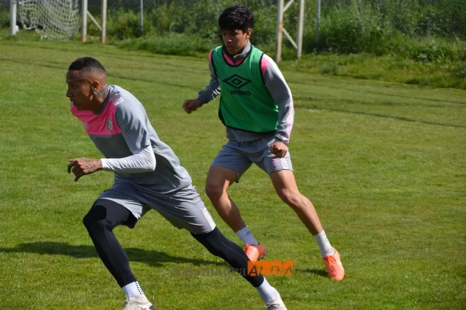Foto 8 - La sonrisa vuelve al Salamanca UDS: Ux&iacute;o da Pena pasa el coronavirus y ya entrena en busca de la...