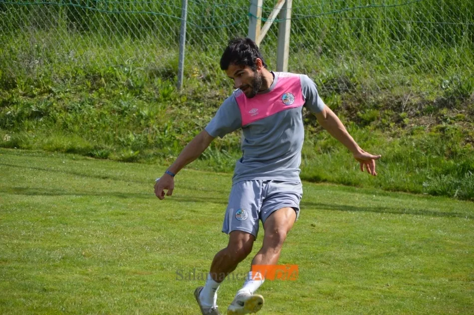Foto 3 - La sonrisa vuelve al Salamanca UDS: Ux&iacute;o da Pena pasa el coronavirus y ya entrena en busca de la...