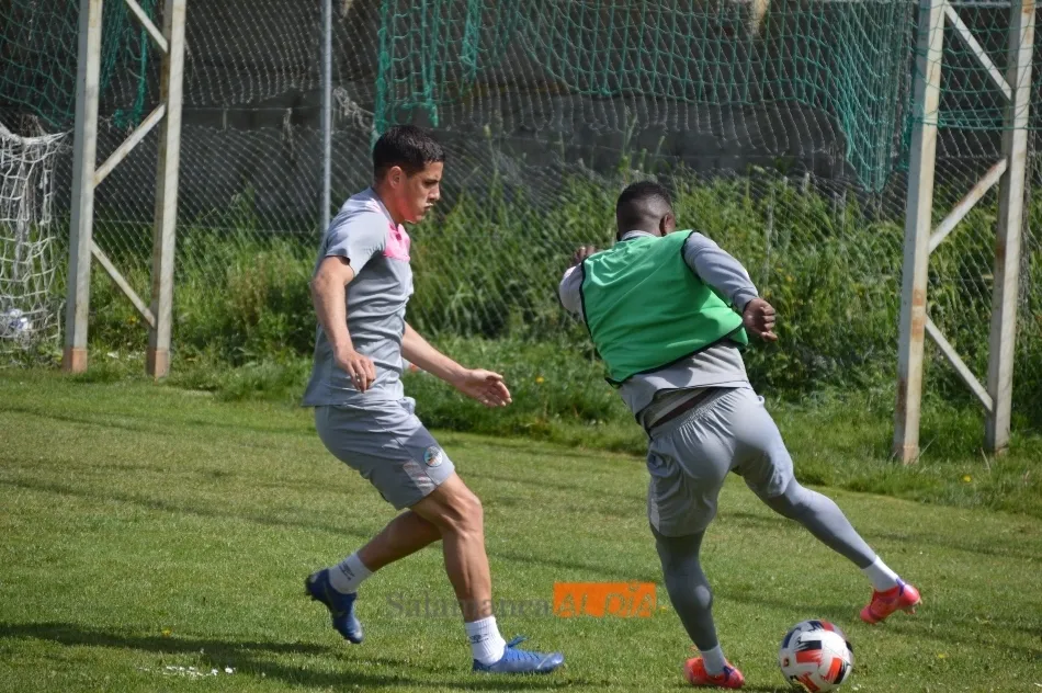 Foto 2 - La sonrisa vuelve al Salamanca UDS: Ux&iacute;o da Pena pasa el coronavirus y ya entrena en busca de la...