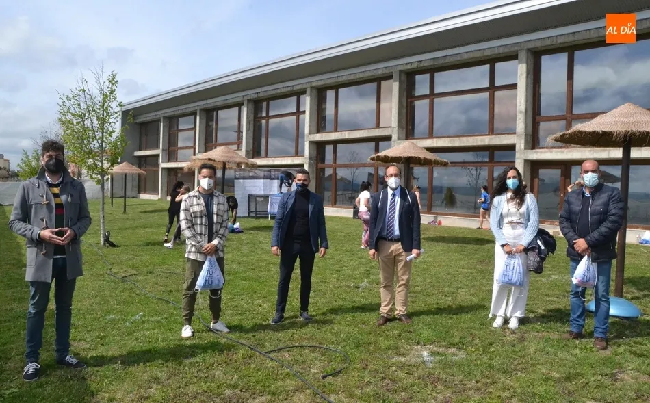 Reformadas 44 placas solares del Centro Acuático y Deportivo  