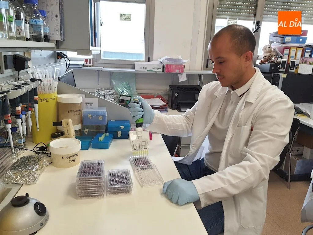 Pedro Mogollón en el Centro de Investigación del Cáncer