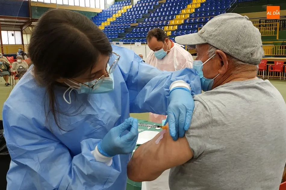 Foto 5 - Unas 500 personas han sido vacunadas este mi&eacute;rcoles en B&eacute;jar con la vacuna de Pfizer