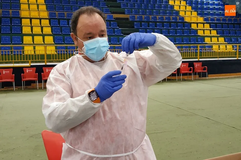 Foto 3 - Unas 500 personas han sido vacunadas este mi&eacute;rcoles en B&eacute;jar con la vacuna de Pfizer
