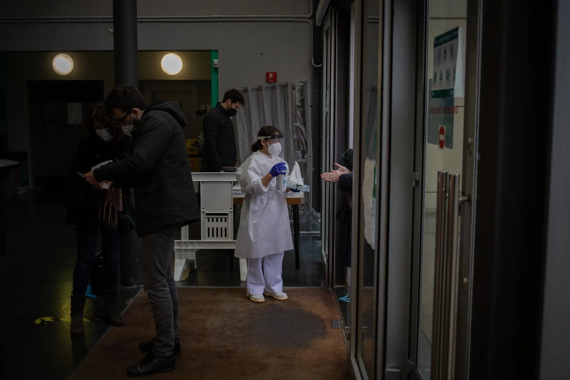 Un estudio apunta que el virus de la Covid-19 puede permanecer hasta un mes en el polvo  