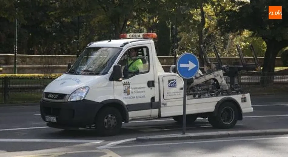 Foto 2 - Los veh&iacute;culos mal aparcados en Santa Marta se llevar&aacute;n al dep&oacute;sito del Ayuntamiento de Salamanca