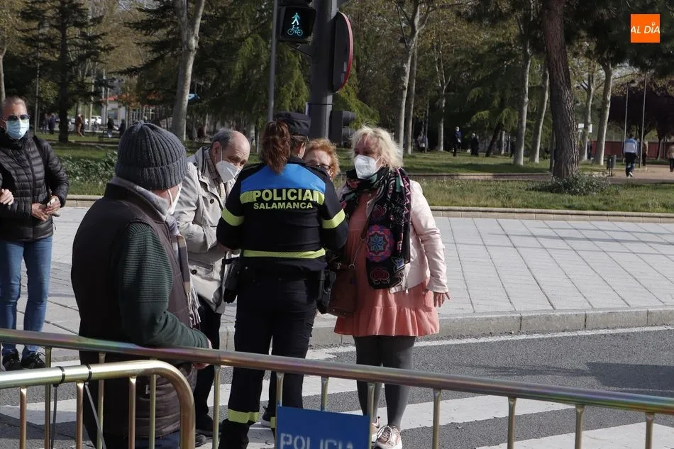 Foto 10 - Largas colas en la vacunaci&oacute;n masiva en el Multiusos para personas de 79 a 74 a&ntilde;os