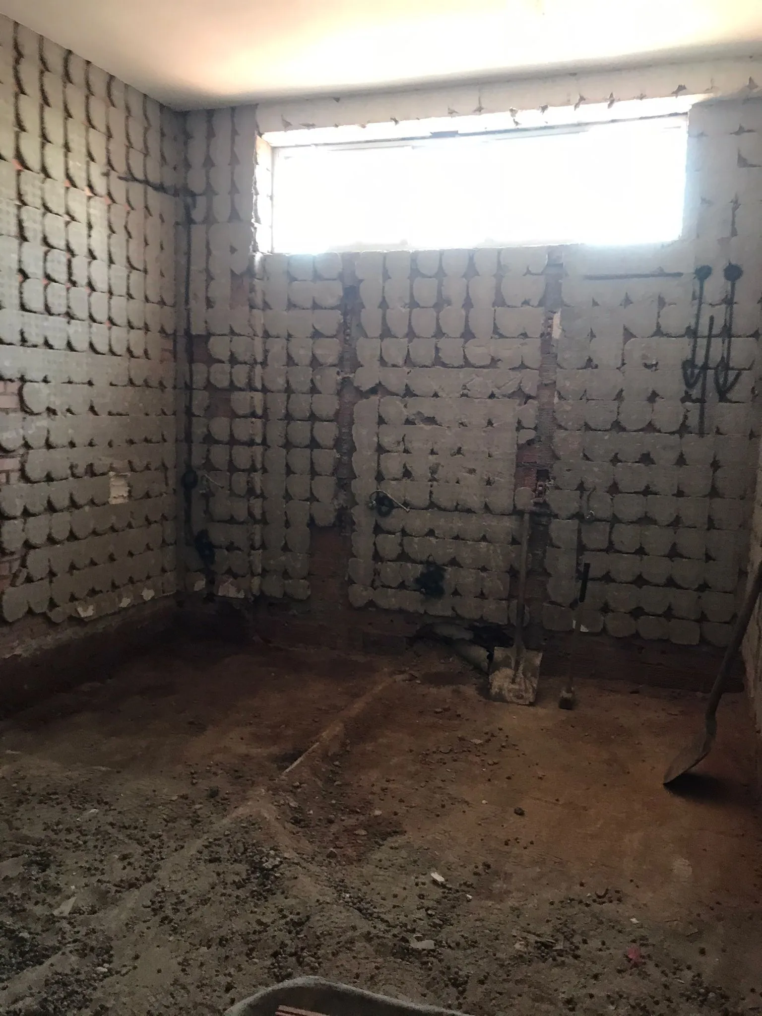 Foto 2 - Renovaci&oacute;n de un ba&ntilde;o en el CEIP Santa Teresa de Alba de Tormes