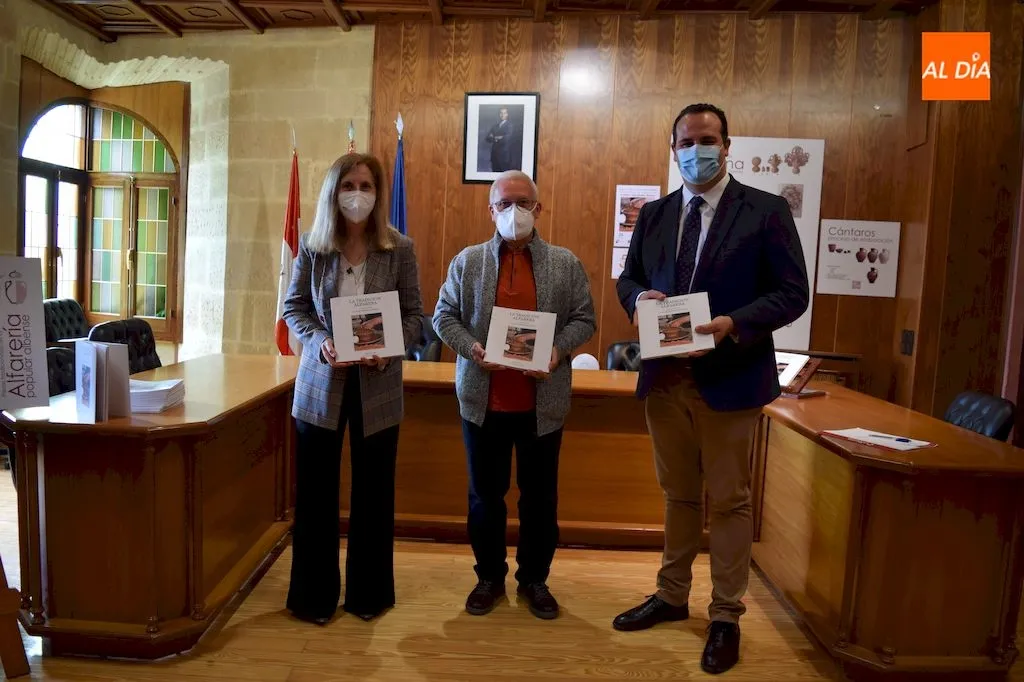 Foto 2 - La exposici&oacute;n&nbsp;&lsquo;Tradici&oacute;n alfarera en la colecci&oacute;n de Luciano Hern&aacute;ndez Ramos&rsquo; es plasmada...