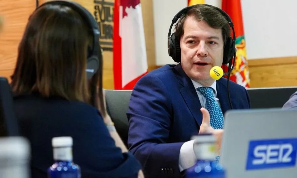 Declaraciones de Alfonso Fernández Mañueco, presidente de la Junta, en el programa Hoy por hoy de la Cadena SER, desde Irueña (Valladolid)