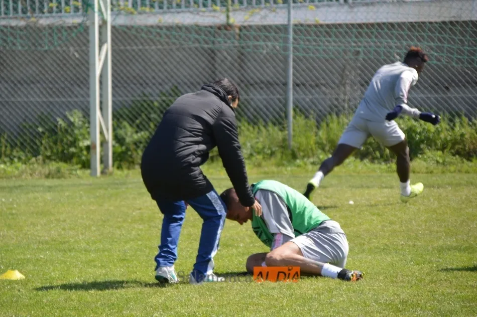 Foto 6 - Javi Ben&iacute;tez entrena con absoluta normalidad en el Salamanca UDS y jugar&aacute; contra el Covadonga