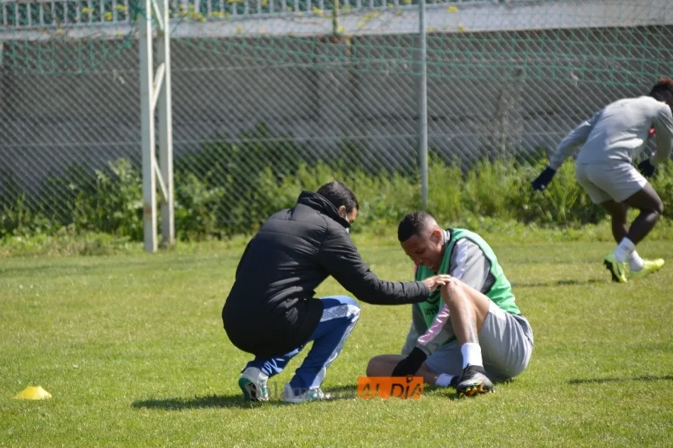 Foto 3 - Javi Ben&iacute;tez entrena con absoluta normalidad en el Salamanca UDS y jugar&aacute; contra el Covadonga