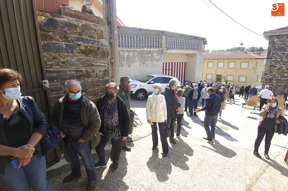Foto 8 - Los vecinos de 60 a 65 a&ntilde;os de la Zona B&aacute;sica de Robleda reciben la 1&ordf; dosis de la vacuna  