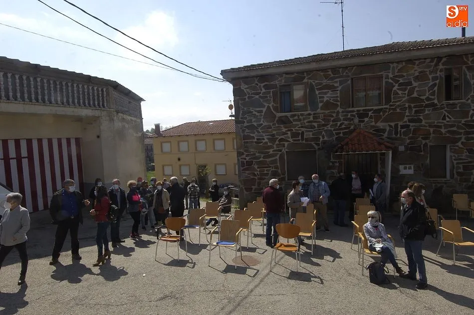 Foto 5 - Los vecinos de 60 a 65 a&ntilde;os de la Zona B&aacute;sica de Robleda reciben la 1&ordf; dosis de la vacuna  