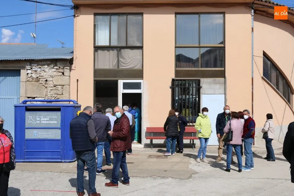 Foto 8 - La vacunaci&oacute;n en los centros de salud dificulta el proceso en Aldead&aacute;vila y Barruecopardo  