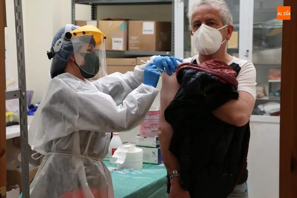 Foto 7 - La vacunaci&oacute;n en los centros de salud dificulta el proceso en Aldead&aacute;vila y Barruecopardo  