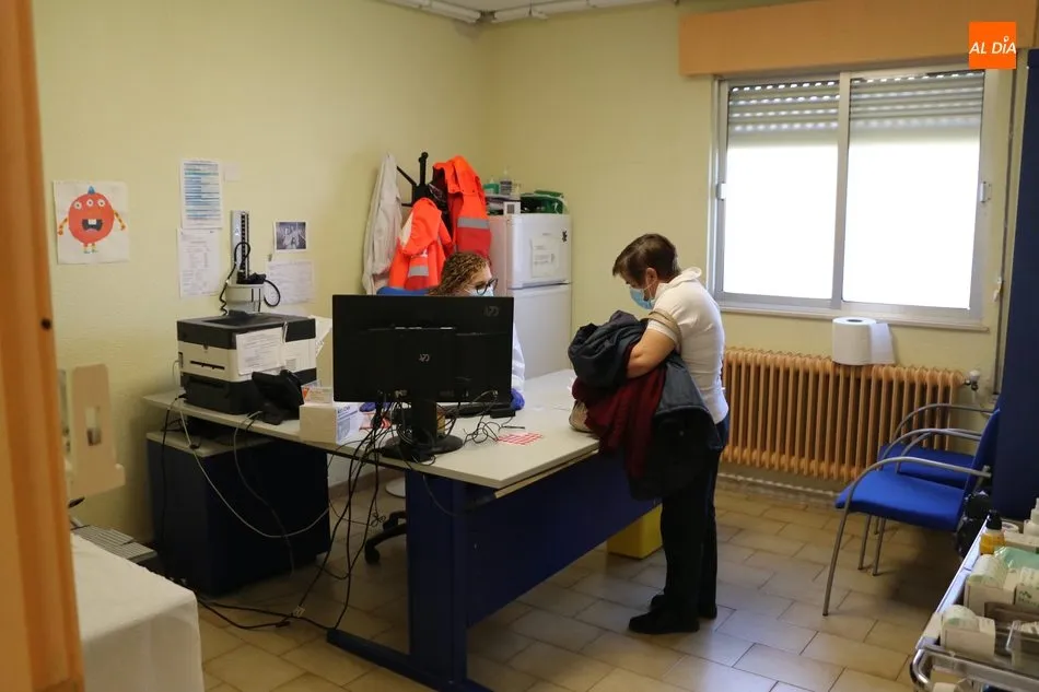 Foto 4 - La vacunaci&oacute;n en los centros de salud dificulta el proceso en Aldead&aacute;vila y Barruecopardo  