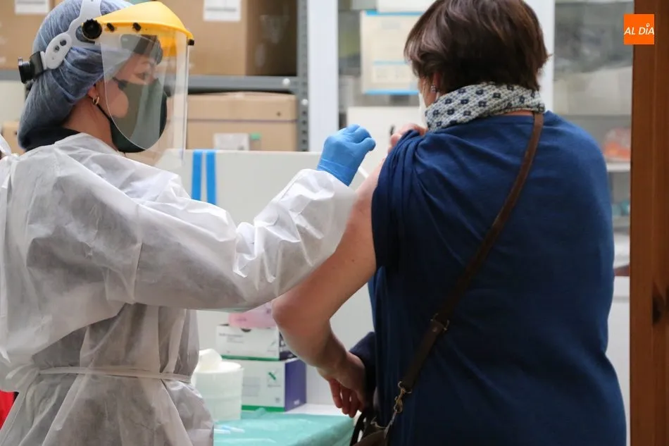 Foto 3 - La vacunaci&oacute;n en los centros de salud dificulta el proceso en Aldead&aacute;vila y Barruecopardo  