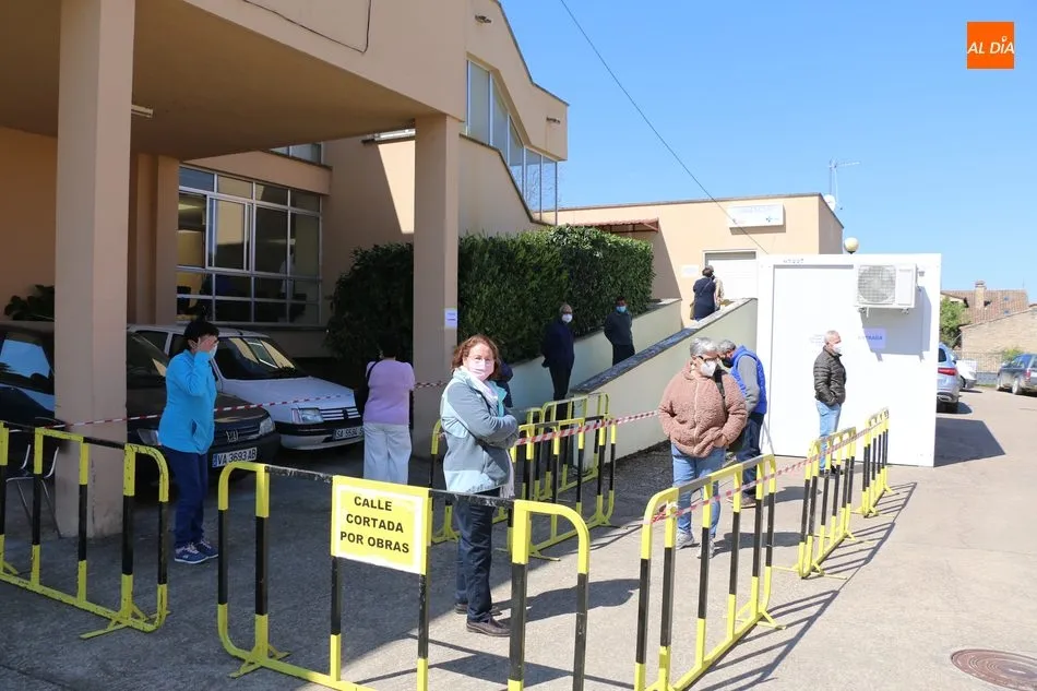 Foto 2 - La vacunaci&oacute;n en los centros de salud dificulta el proceso en Aldead&aacute;vila y Barruecopardo  