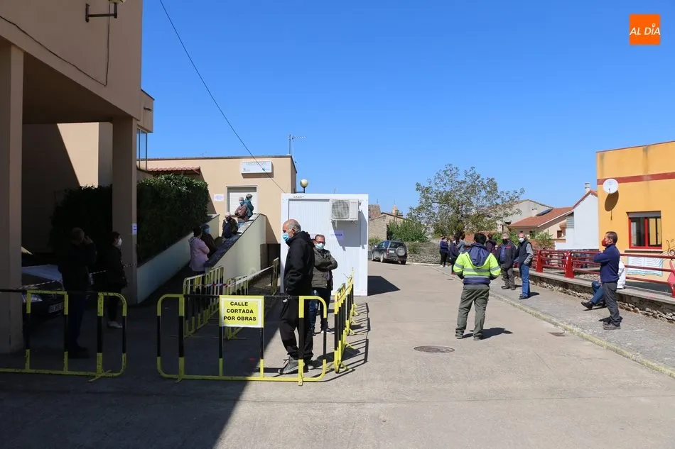 La vacunación en los centros de salud dificulta el proceso en Aldeadávila y Barruecopardo  