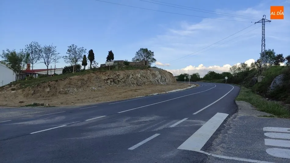 Foto 3 - La traves&iacute;a de Fuentes de B&eacute;jar ya cuenta con la esperada mejora en seguridad