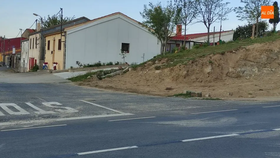 Foto 2 - La traves&iacute;a de Fuentes de B&eacute;jar ya cuenta con la esperada mejora en seguridad
