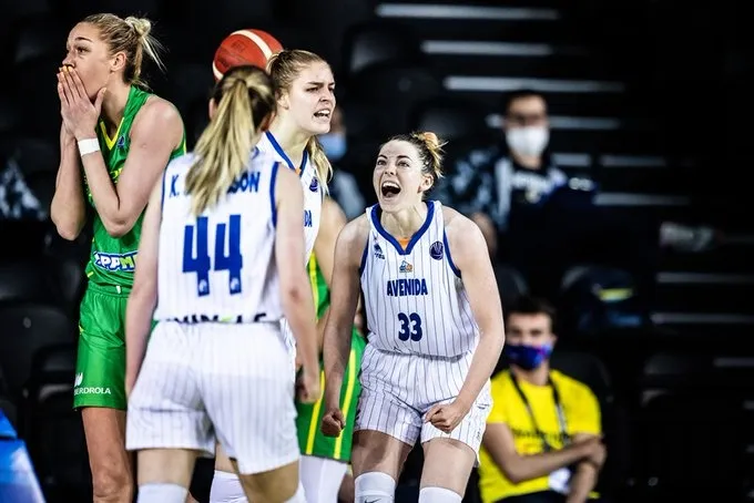 El Perfumerías Avenida celebra su pase a la final frente al Sopron / TWITTER