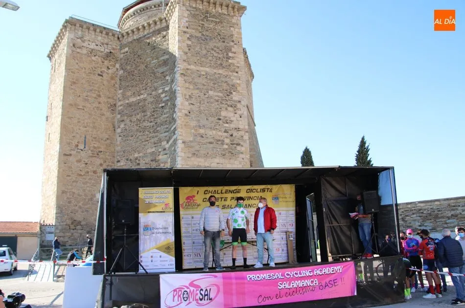 Foto 10 - Miguel Dom&iacute;nguez se impone en la llegada de Alba de Tormes