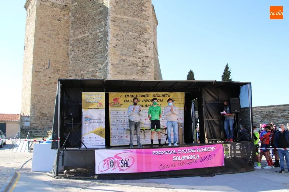 Foto 9 - Miguel Dom&iacute;nguez se impone en la llegada de Alba de Tormes