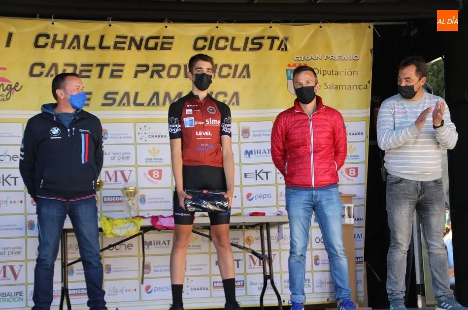 Foto 7 - Miguel Dom&iacute;nguez se impone en la llegada de Alba de Tormes