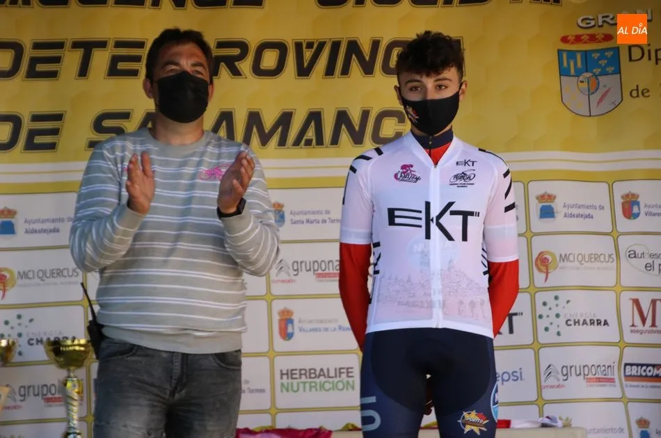 Foto 6 - Miguel Dom&iacute;nguez se impone en la llegada de Alba de Tormes