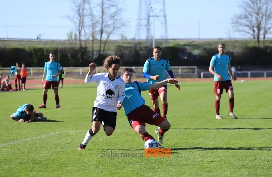 Foto 4 - El filial del Salamanca UDS pierde la oportunidad de dejar la salvaci&oacute;n hecha al empatar con La...