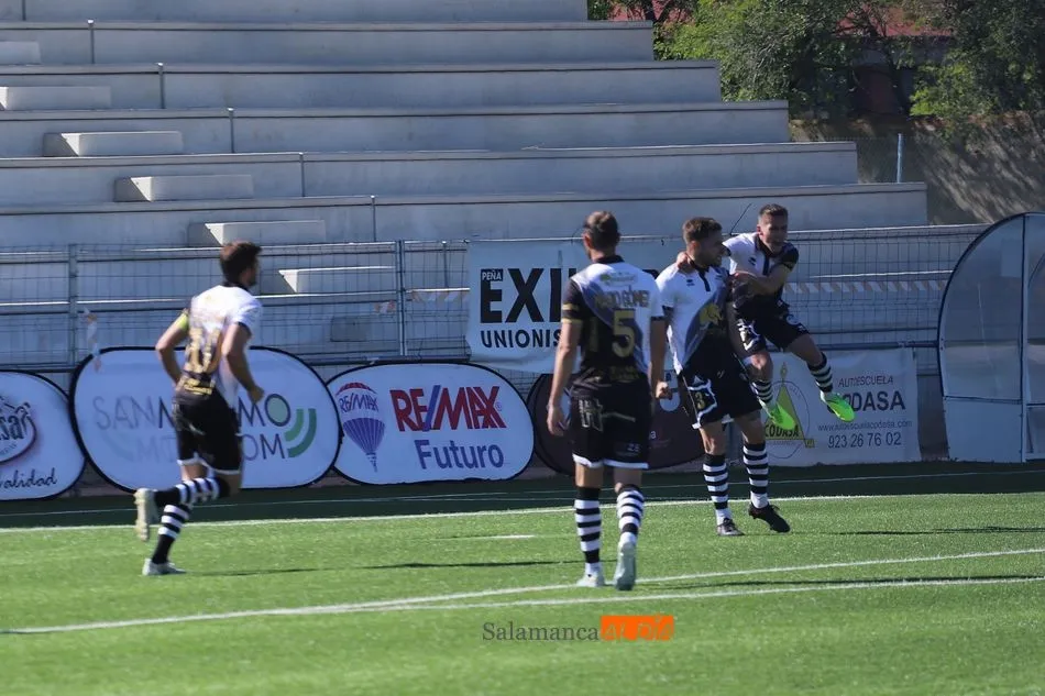 Foto 8 - Contundente goleada de Unionistas al Valladolid Promesas para seguir vivo (3-1)