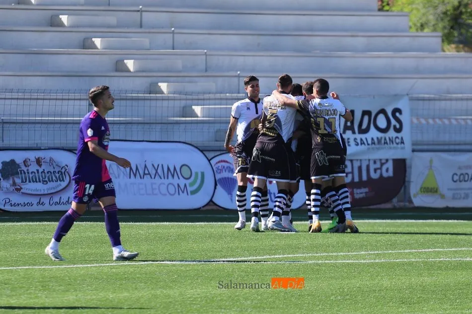 Foto 5 - Contundente goleada de Unionistas al Valladolid Promesas para seguir vivo (3-1)