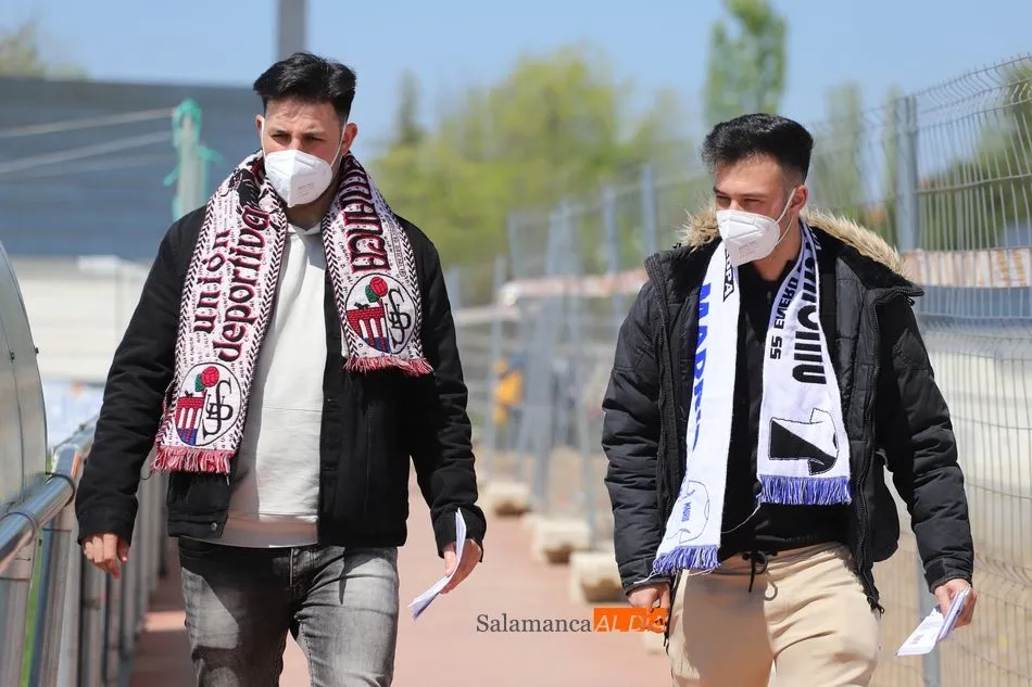 Foto 4 - Otros 108 socios de Unionistas que no fallan a su equipo en busca del sue&ntilde;o del playoff de Segunda