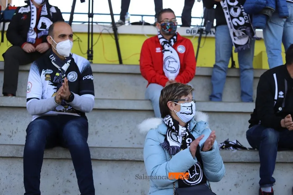 Foto 5 - Otros 108 socios de Unionistas que no fallan a su equipo en busca del sue&ntilde;o del playoff de Segunda