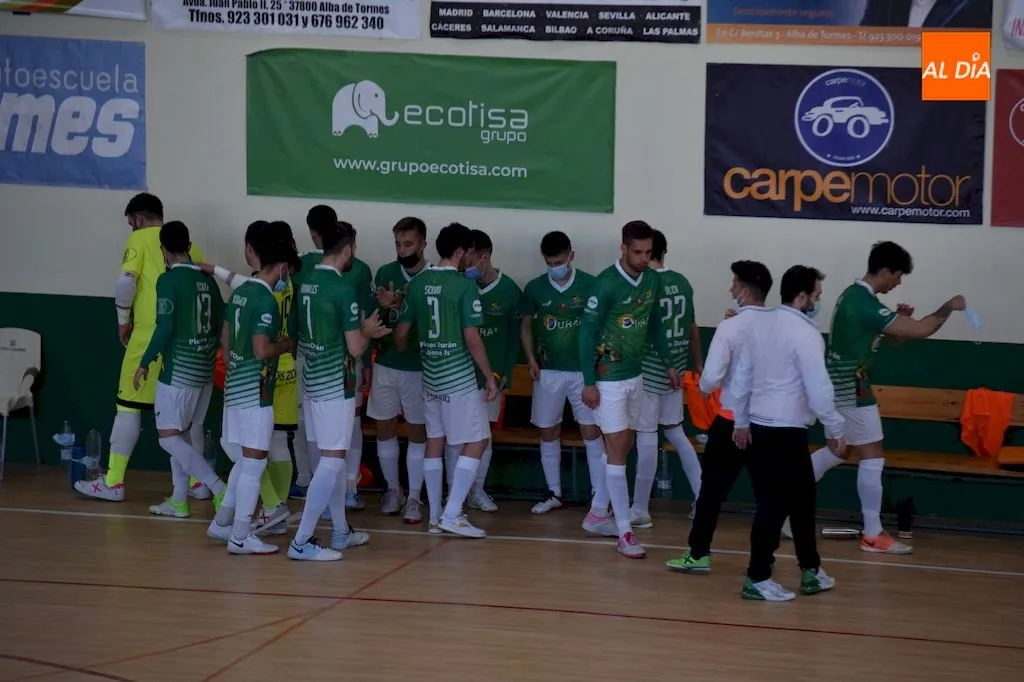 Foto 2 - Paso de gigante hacia la permanencia ante el Sala Ourense (8-6)